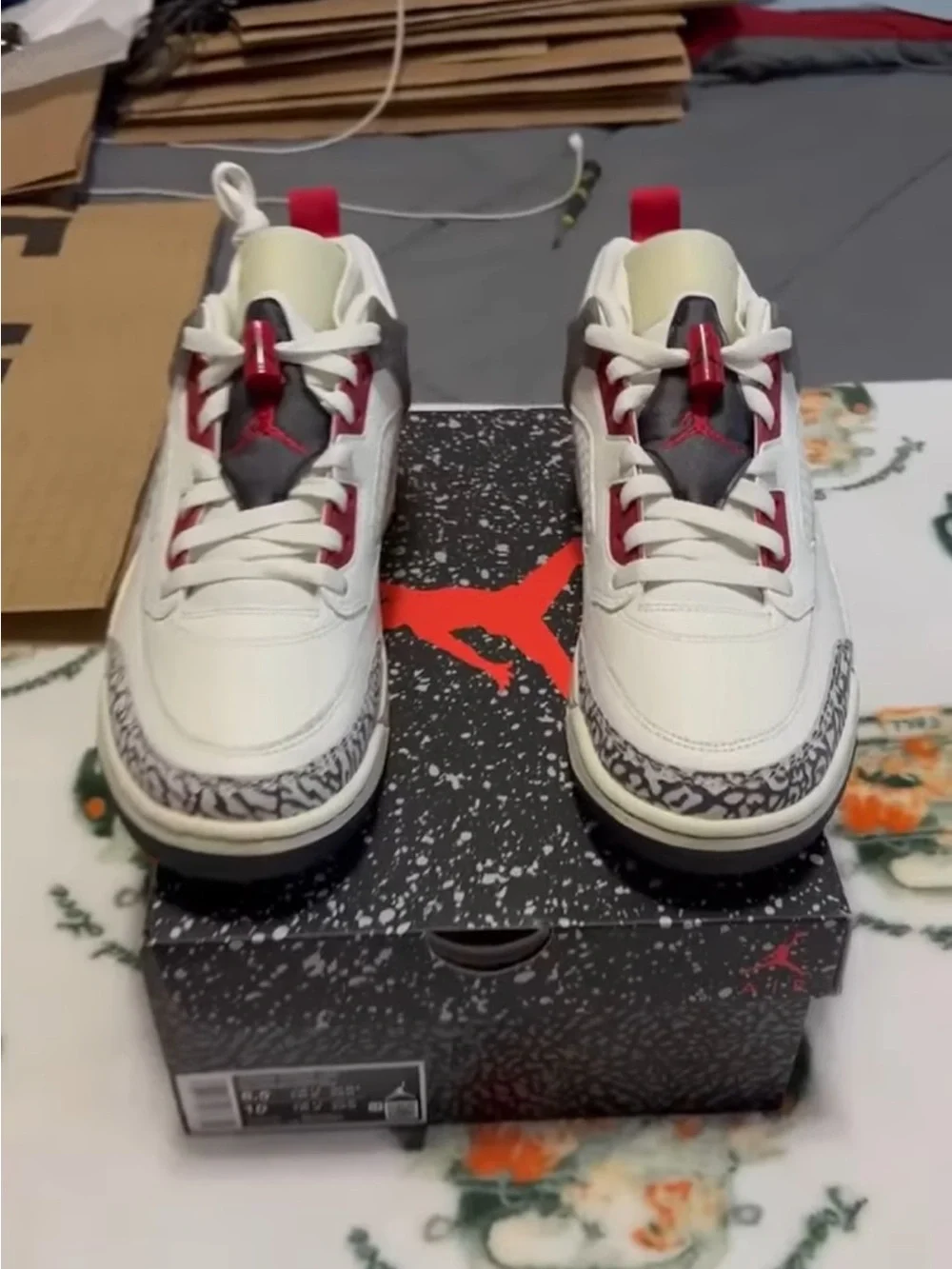 Air Jordan Spizike low White and Red Retro Sneakers